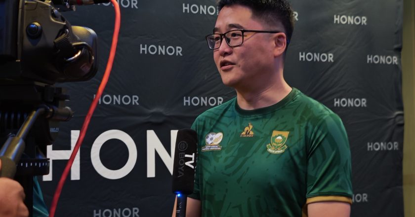 HONOR celebrates Amajita with R250,000 worth of 400 Litedevices to mark a proud moment for South African Football.